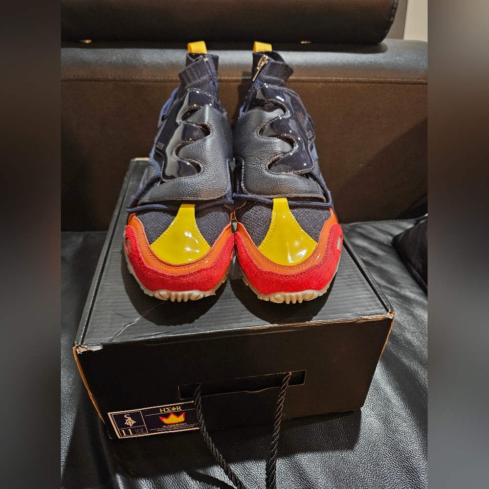 Sia collective Heir "warriors" sz 11 worn once